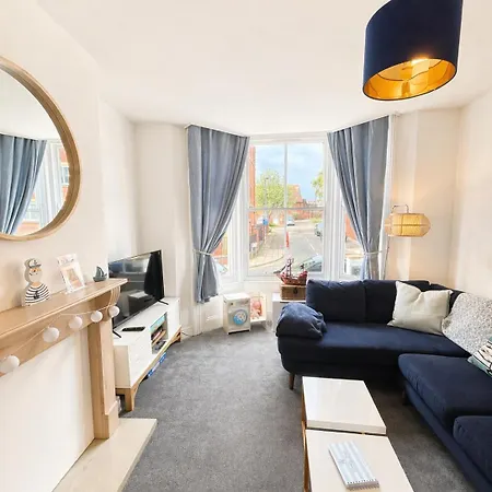 Granby House Apartments, 1, Ground Floor, Old Town, 5 Minutes Walk To South Bay Beach, Free On Street Parking Appartement